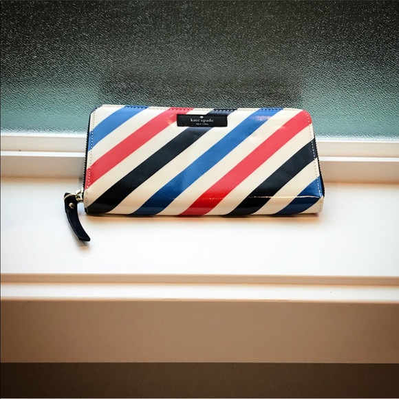 kate spade Handbags - 🔹🔷SALE🔷🔹 Kate Spade Striped Daycation Wallet